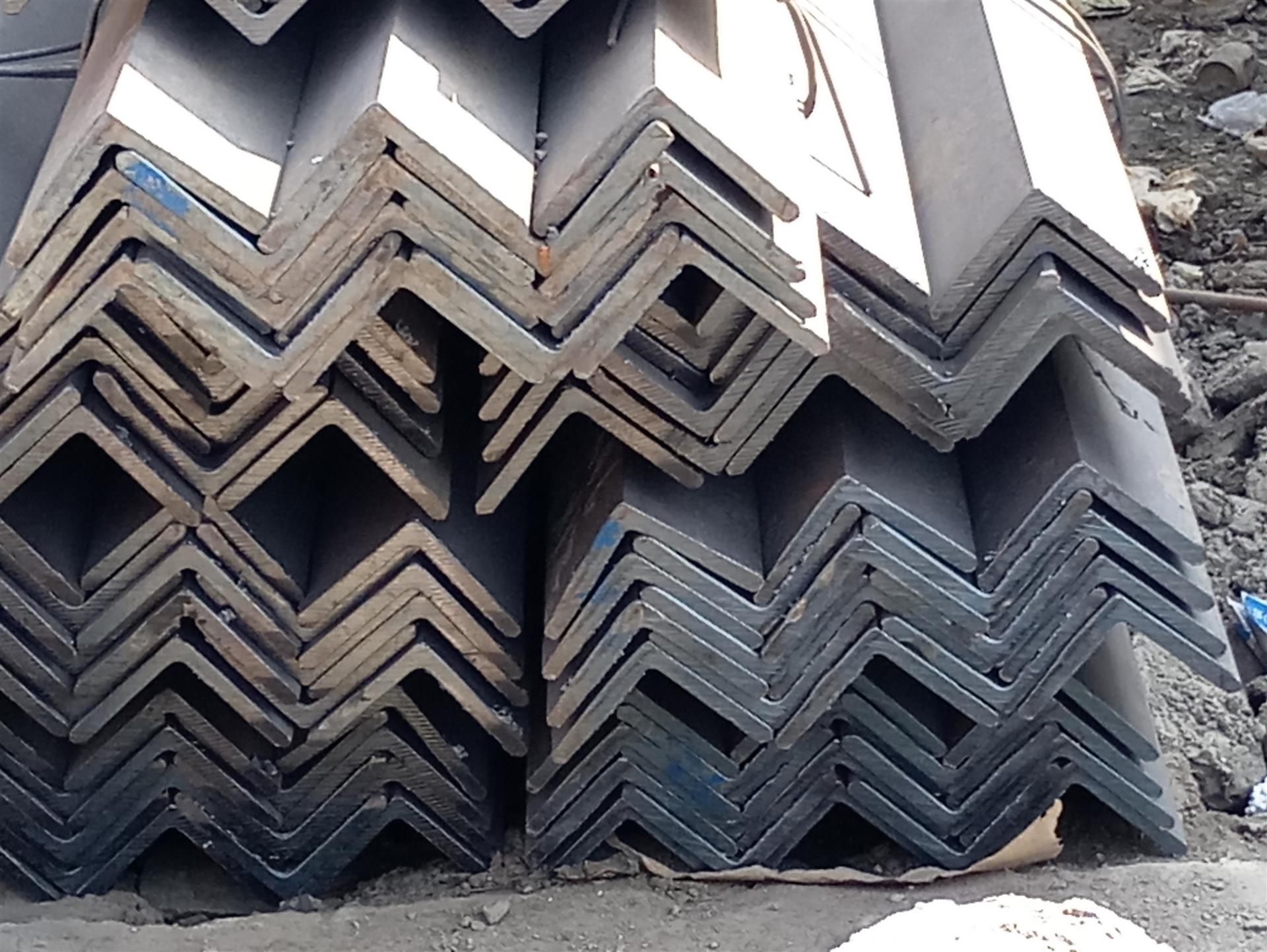 角钢 多面手的金属骨架